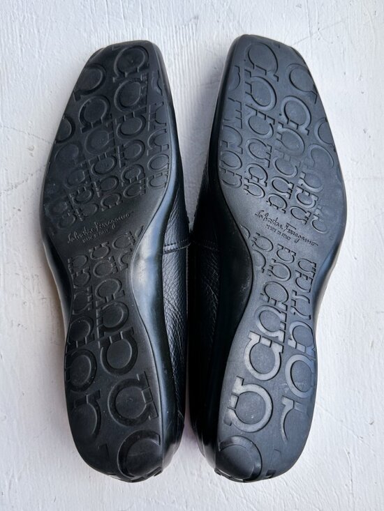 Salvatore Ferragamo Black Leather Venetian Loafer - Men\'s 9.5